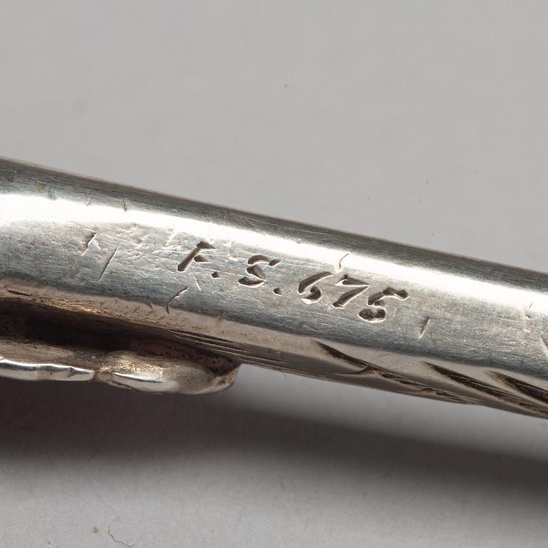 Sked med dubbel kerubknopp, silver, ostämplad, Sverige 1600-talets senare del.