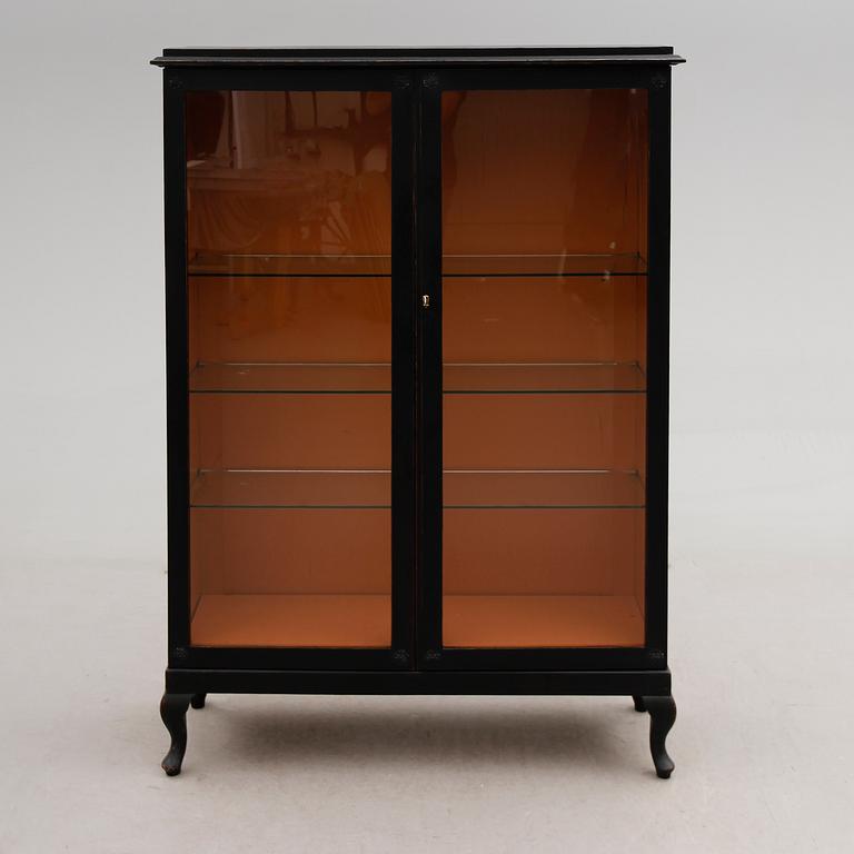 BOKSKÅP, 1900-talets första hälft.