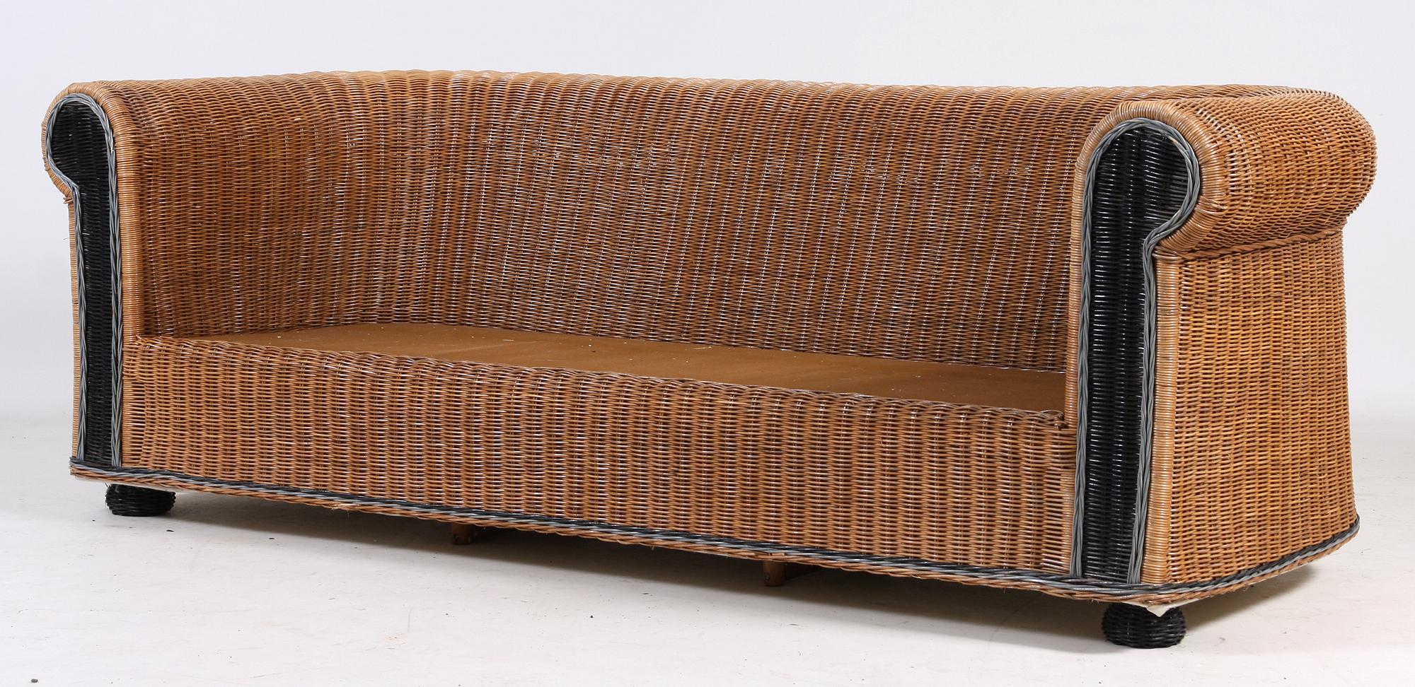 SOFFA samt BORD, korg, 1900-tal.