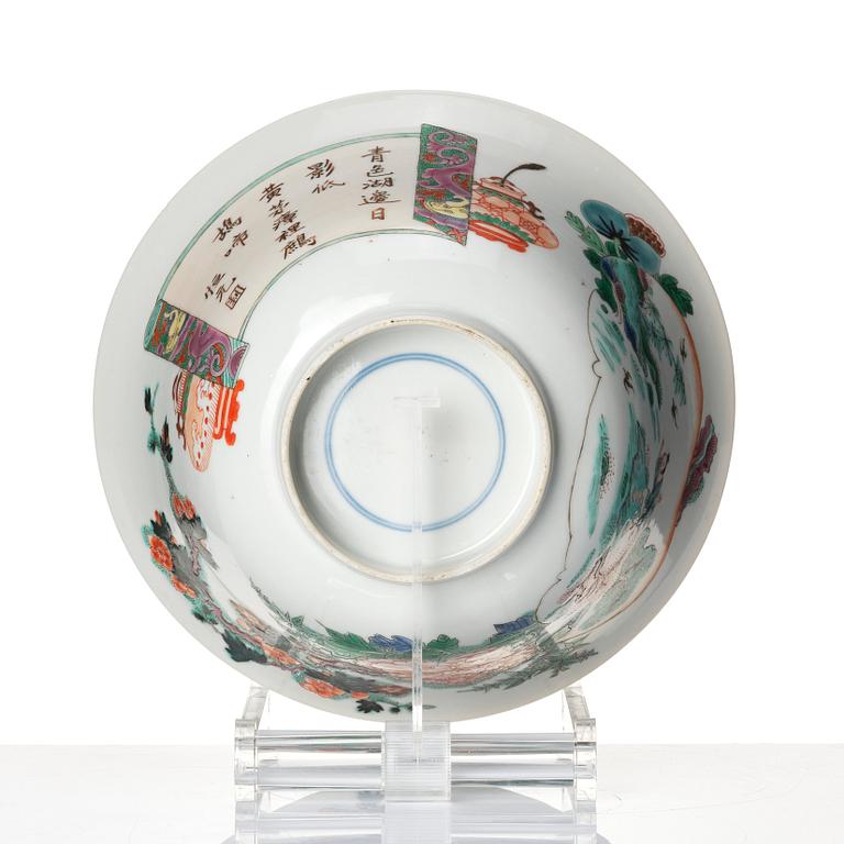A famille verte porcelain bowl, Qing dynasty, 19th century.