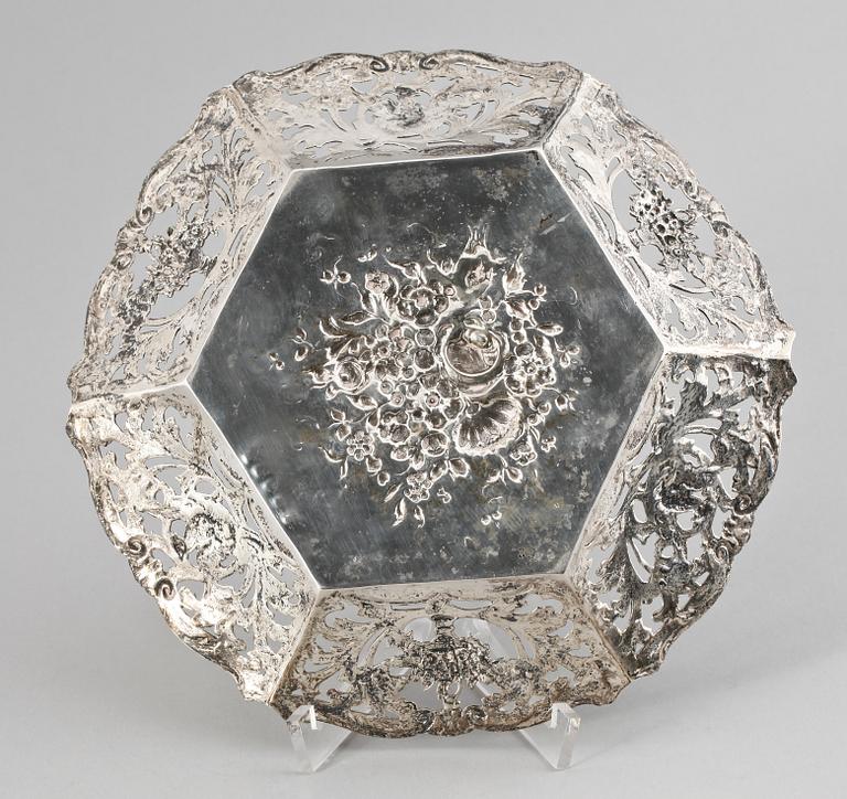 FAT, silver, barockstil, Tyskland 1800/1900-tal. Vikt ca 245 gram.