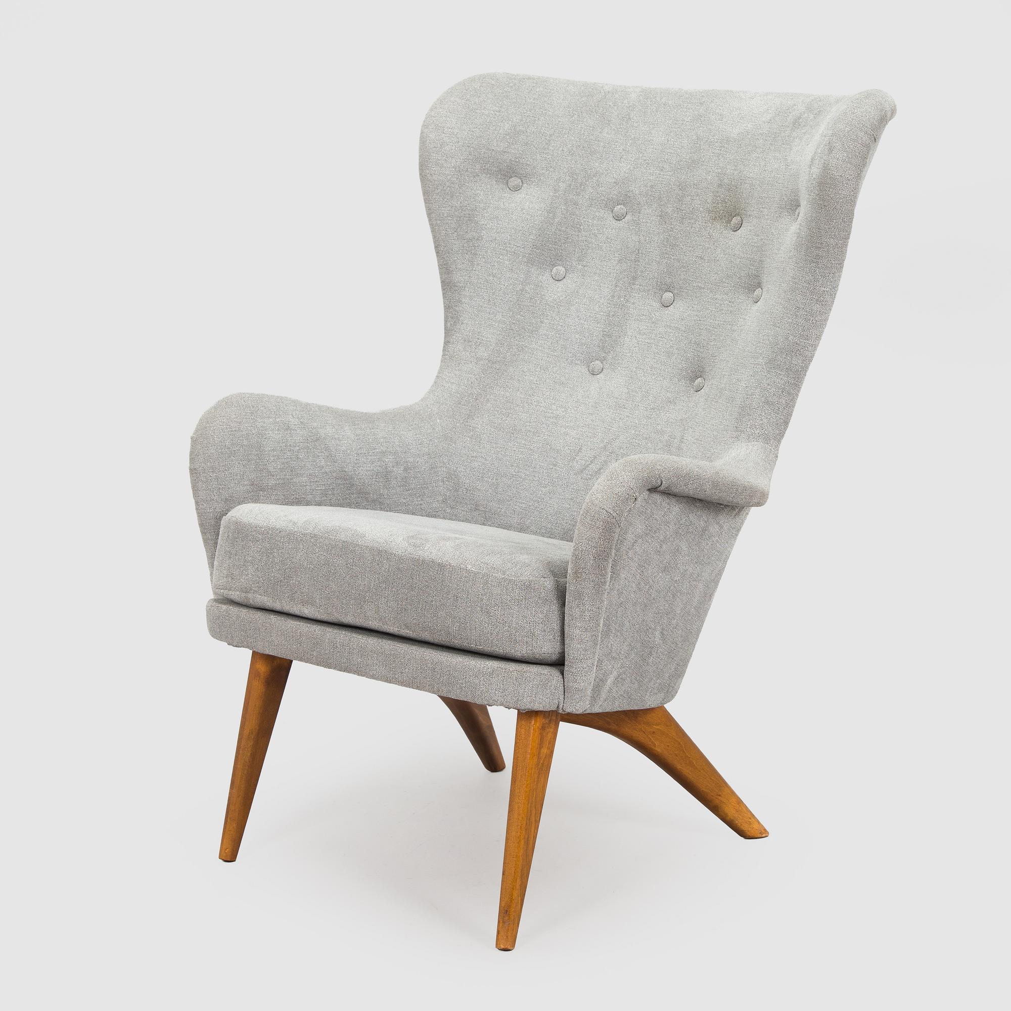 A mid-20th century armchair.
