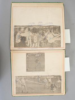 SAMLING FOTBOLLSAUTOGRAFER, bla Ryska landslaget -64, Benfica, Nacka Skoglund, Prawitz Öberg, 1960-70-tal.