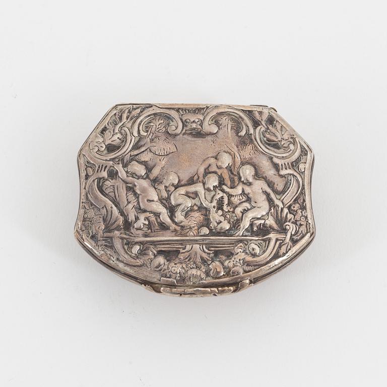 An 18th century silver rococo snuff box, unidentified makers mark. Possibly Denmark.