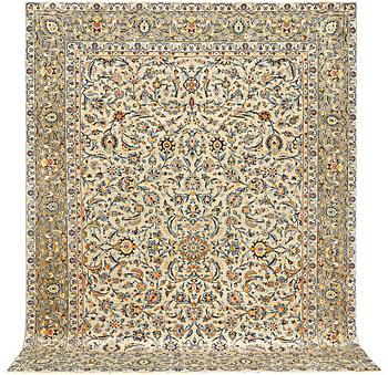 A carpet, Kashan, ca 320 x 255 cm.