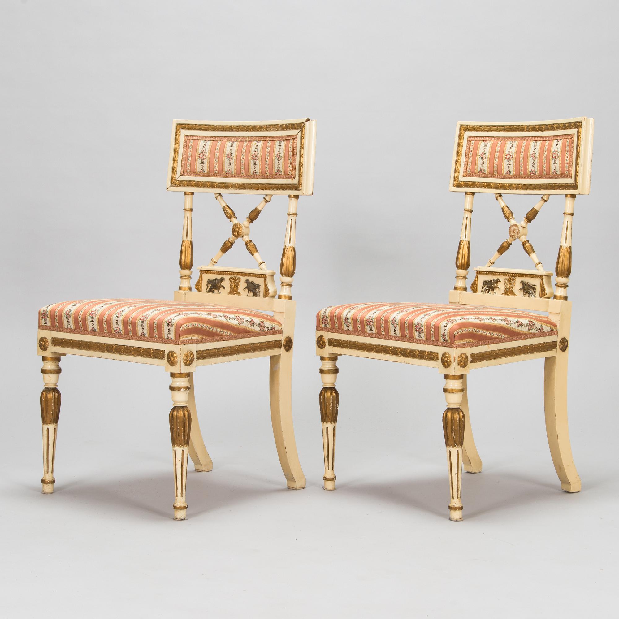 Spegel med konsolbord samt 4 stolar, sengustaviansk stil, 1900-talets början.