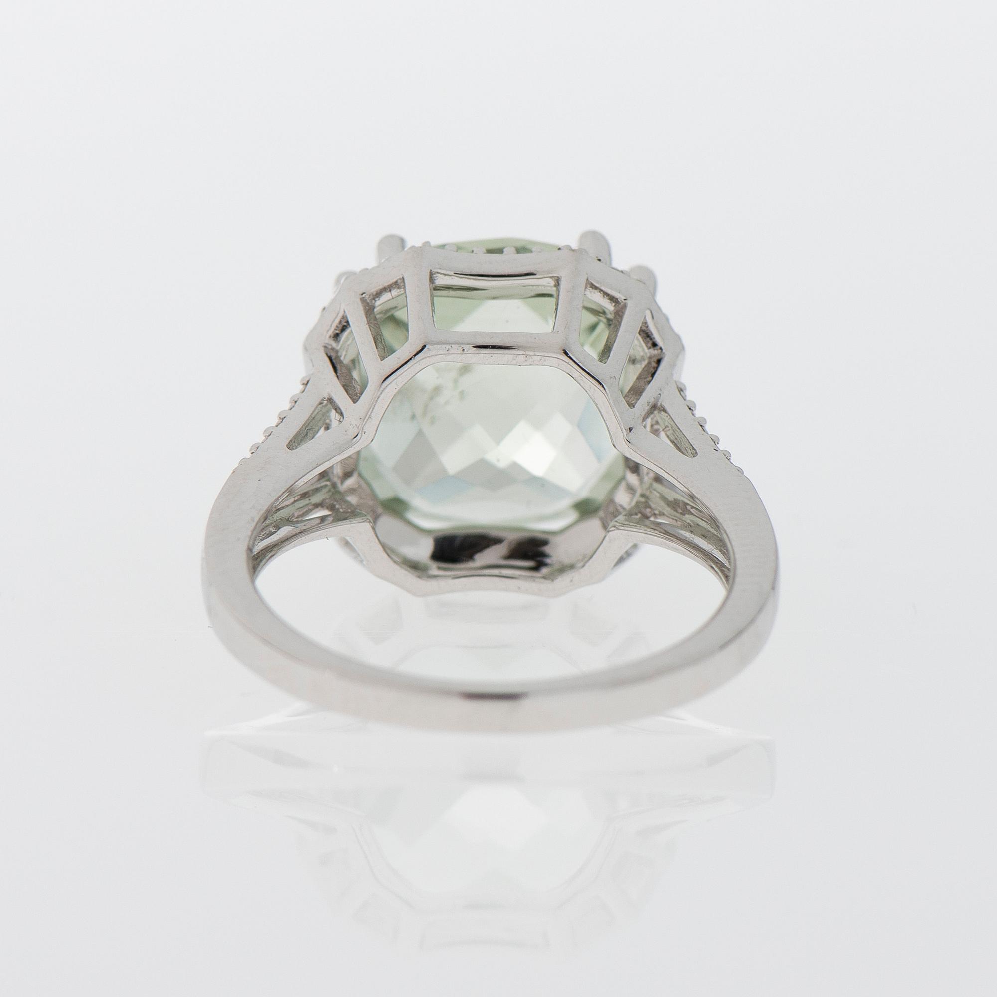 RING, 10K vitguld, grön kvarts.