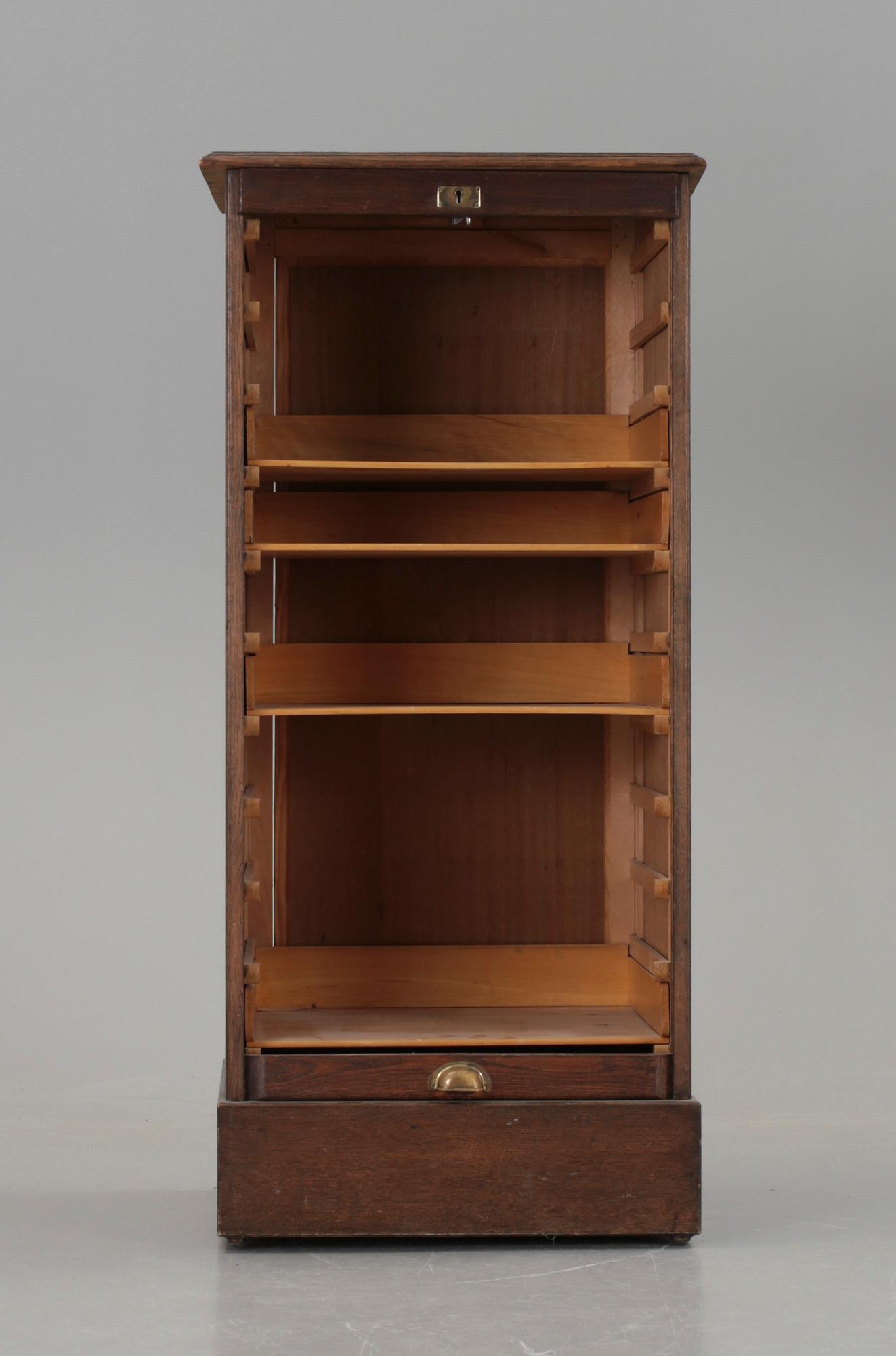 JALUSISKÅP, 1900-tal.