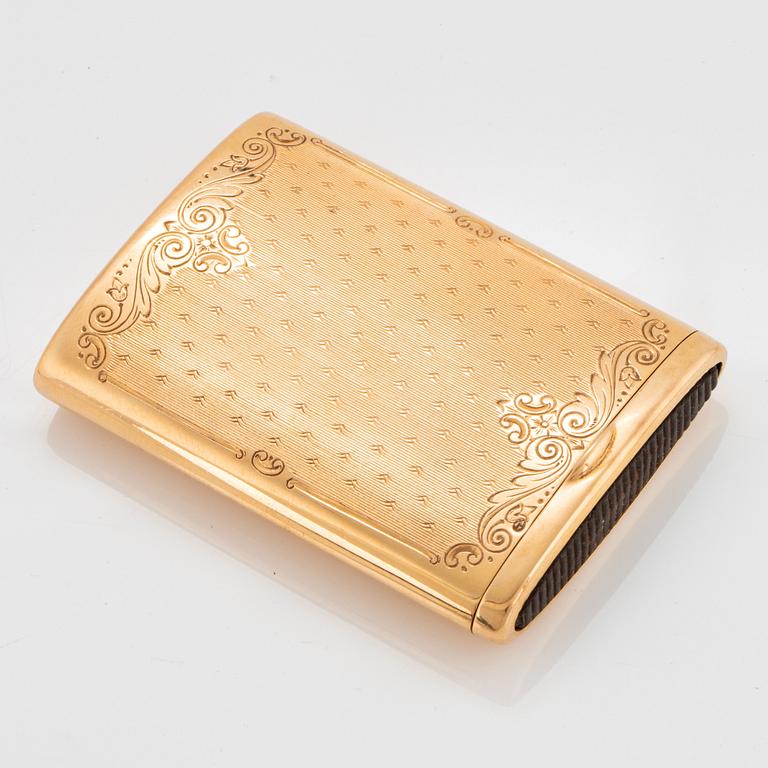 An 18K gold match box.