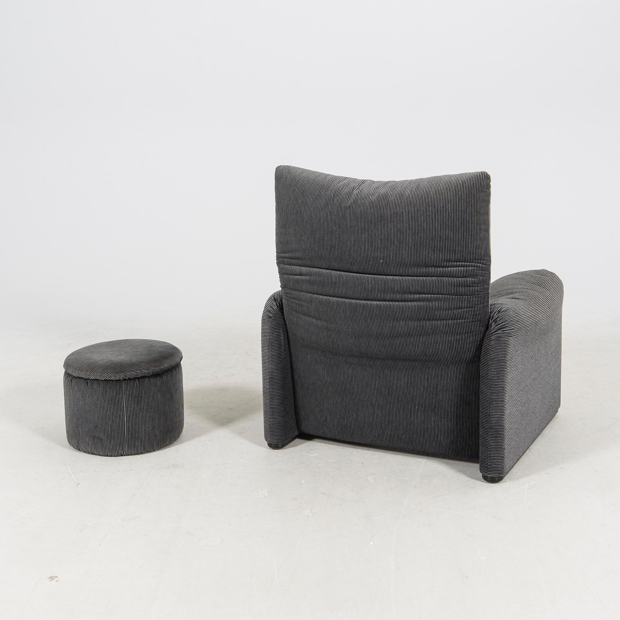 Vico Magistretti armchair with footstool "Maralunga" for Cassina Italy late 20th century.