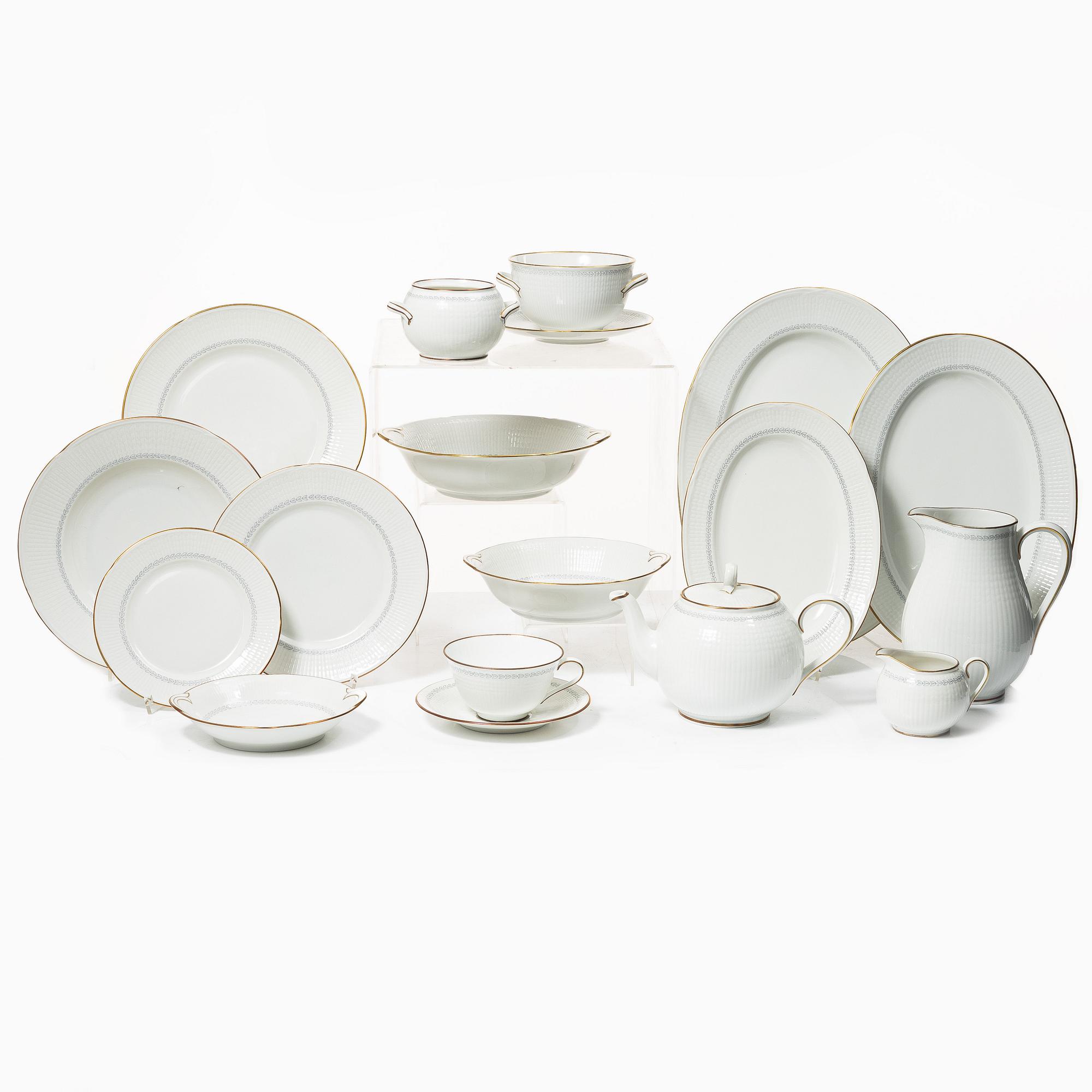Louise Adelborg, mat- och kaffeservis, 73 delar, porslin,"Swedish Grace/Gracil", Rörstrand.