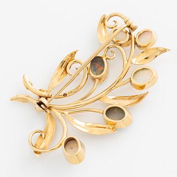 Brooch 18K gold with opals.