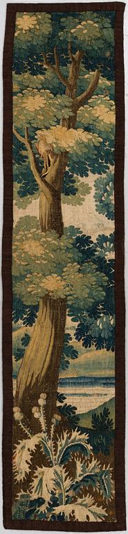VÄVD TAPET FRAGMENT, gobelängteknik, ca 215,5 x 48 cm, Flandern omkring 1700.