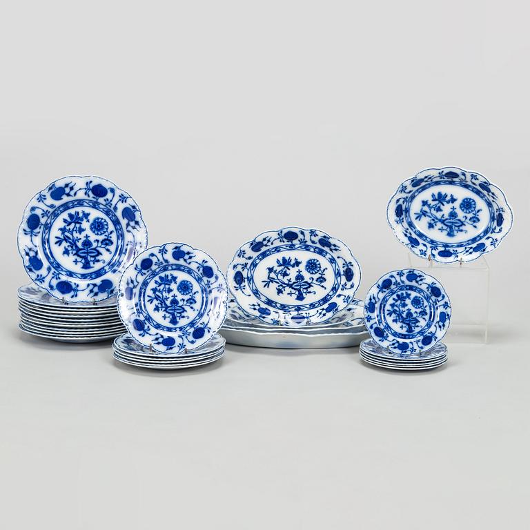 Servidelar, 29 st, "Flow Blue", modell Holland, Johnson Brothers, England.