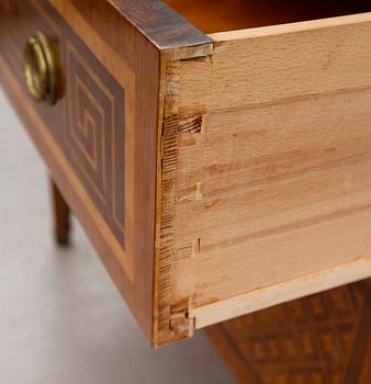 BYRÅ, gustaviansk stil, 1900-talets mitt.