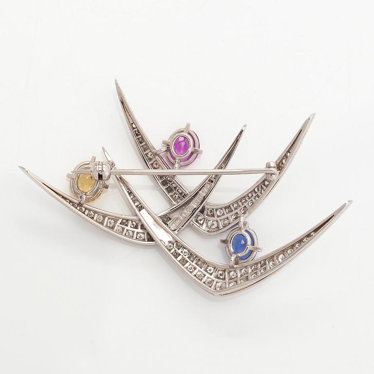 An 18K white gold brooch, with diamonds and sapphires. C F Carlman, Stockholm 1971.