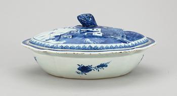 A blue and white vegetable tureen with cover, Qing dynasty, JIaqing (1796-1820).