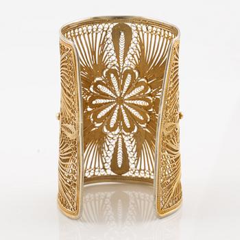 Yvone Christa, armring, förgyllt silver, med genombruten dekor.