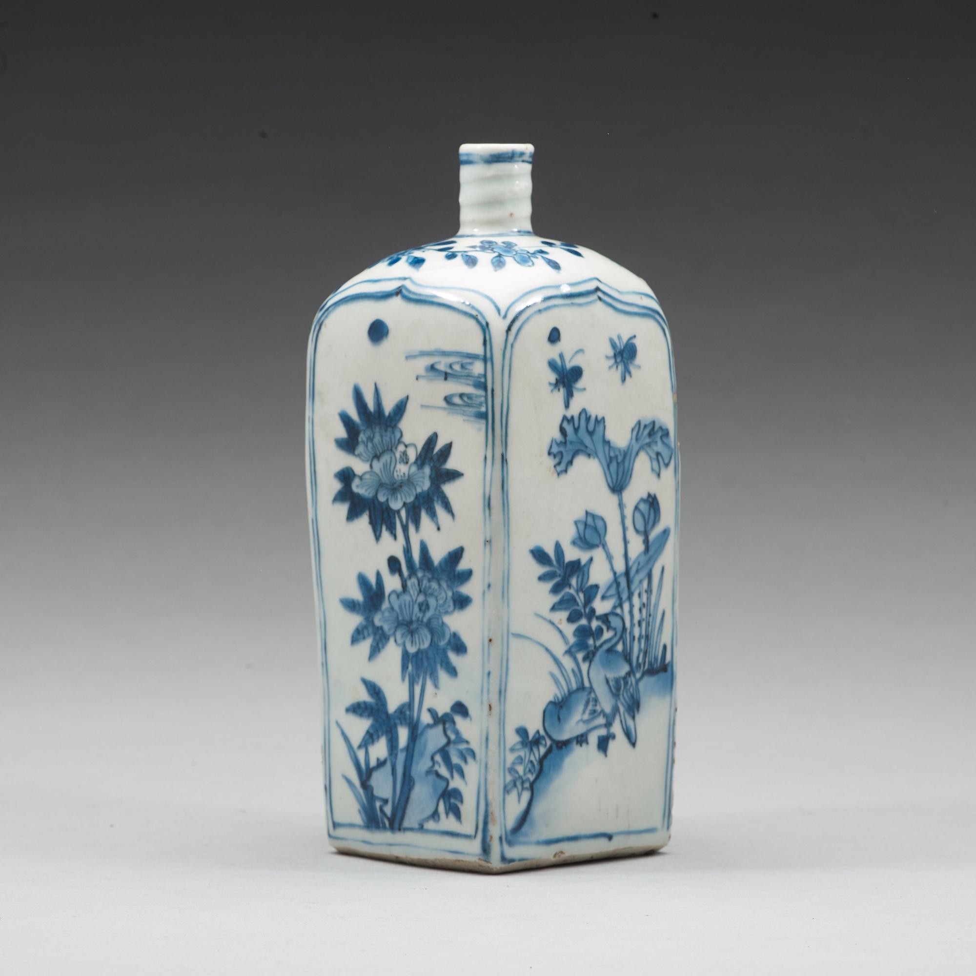 A blue and white bottle flask, Ming dynasty, Wanli (1572-1620).
