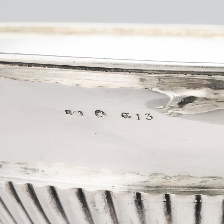 A pair of Swedish early 19th Century silver suger bowls with lids, marks of Johan Fredrik Björnstedt, Stockholm 1815.