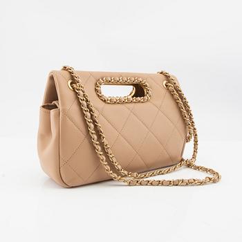 Chanel väska "A Real Catch Flap Bag Quilted Lambskin Medium".