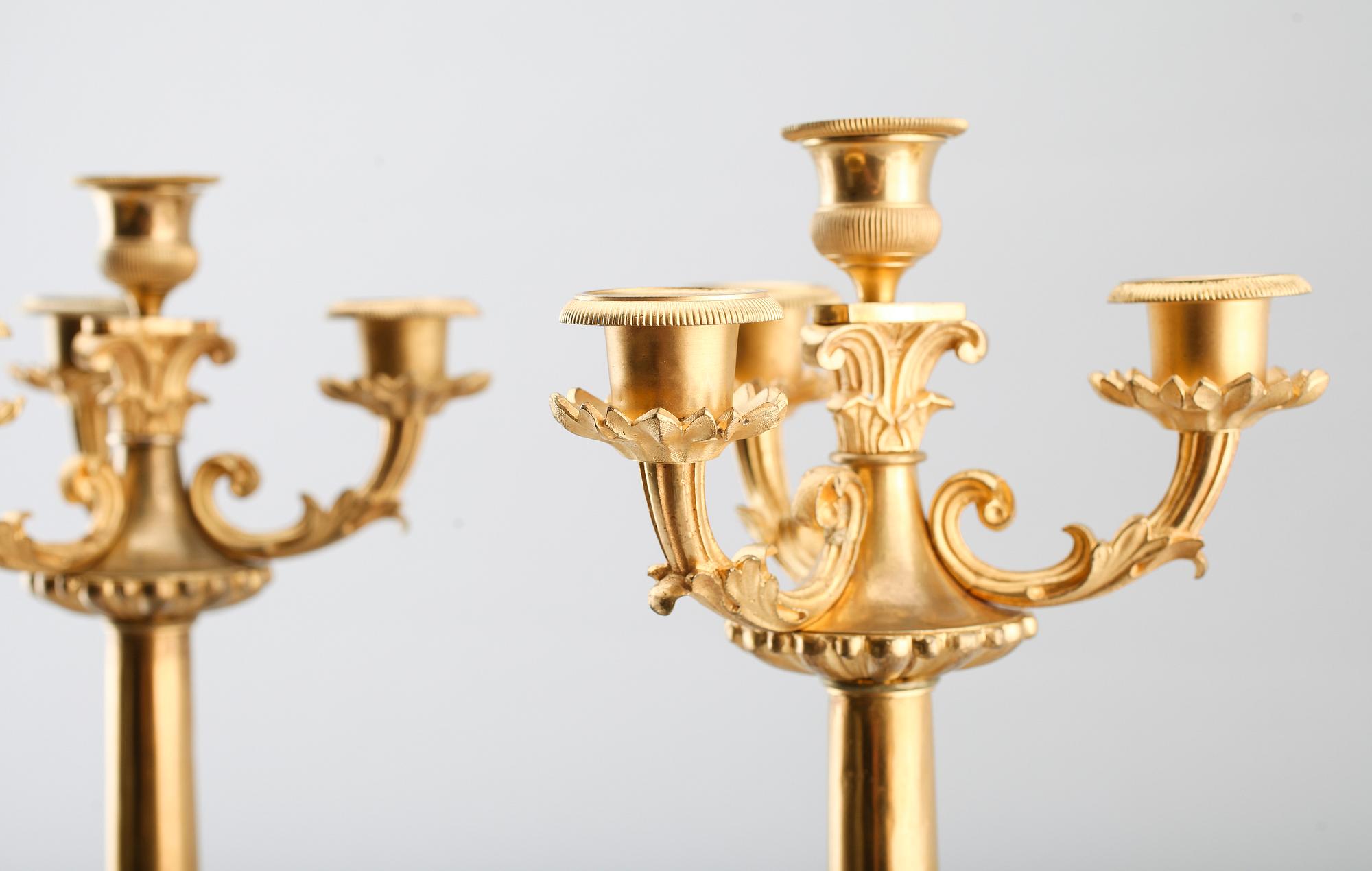 KANDELABRAR, 1 par, förgylld brons, senempire, 1800-talets mitt.
