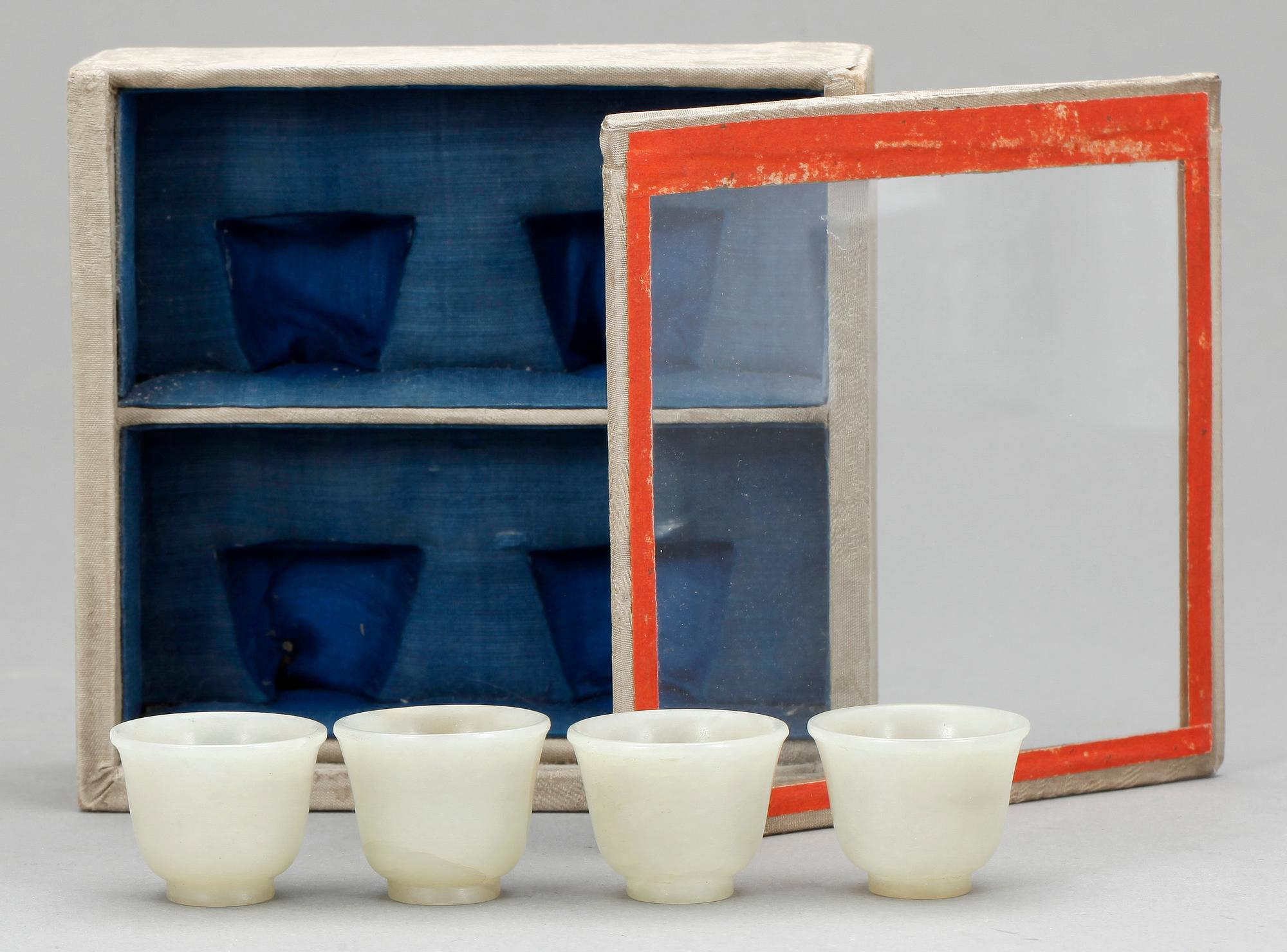 BÄGARE, 4 st, nefrit.