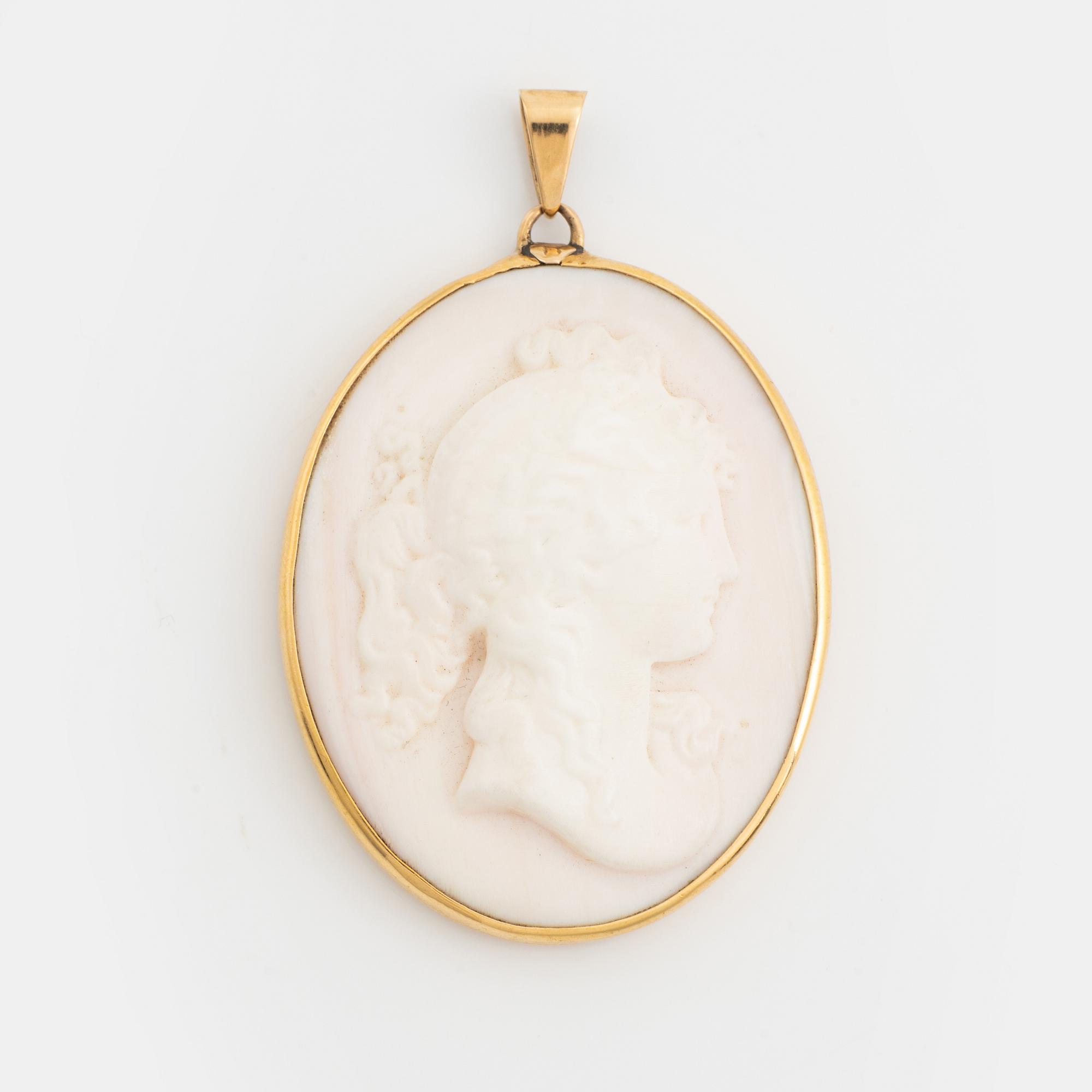 An 18K gold and cameo brooch.