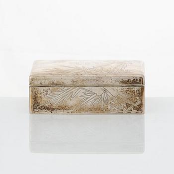 Askar med lock, två stycken, tändstickshållare och coaster, silver. Kina, olika mästarstämplar, 1900-tal.