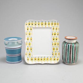 STIG LINDBERG, a faience dish and two vases from Gustavsberg studio.