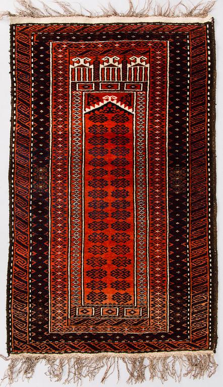 A prayer rug. Circa 134x82 cm.