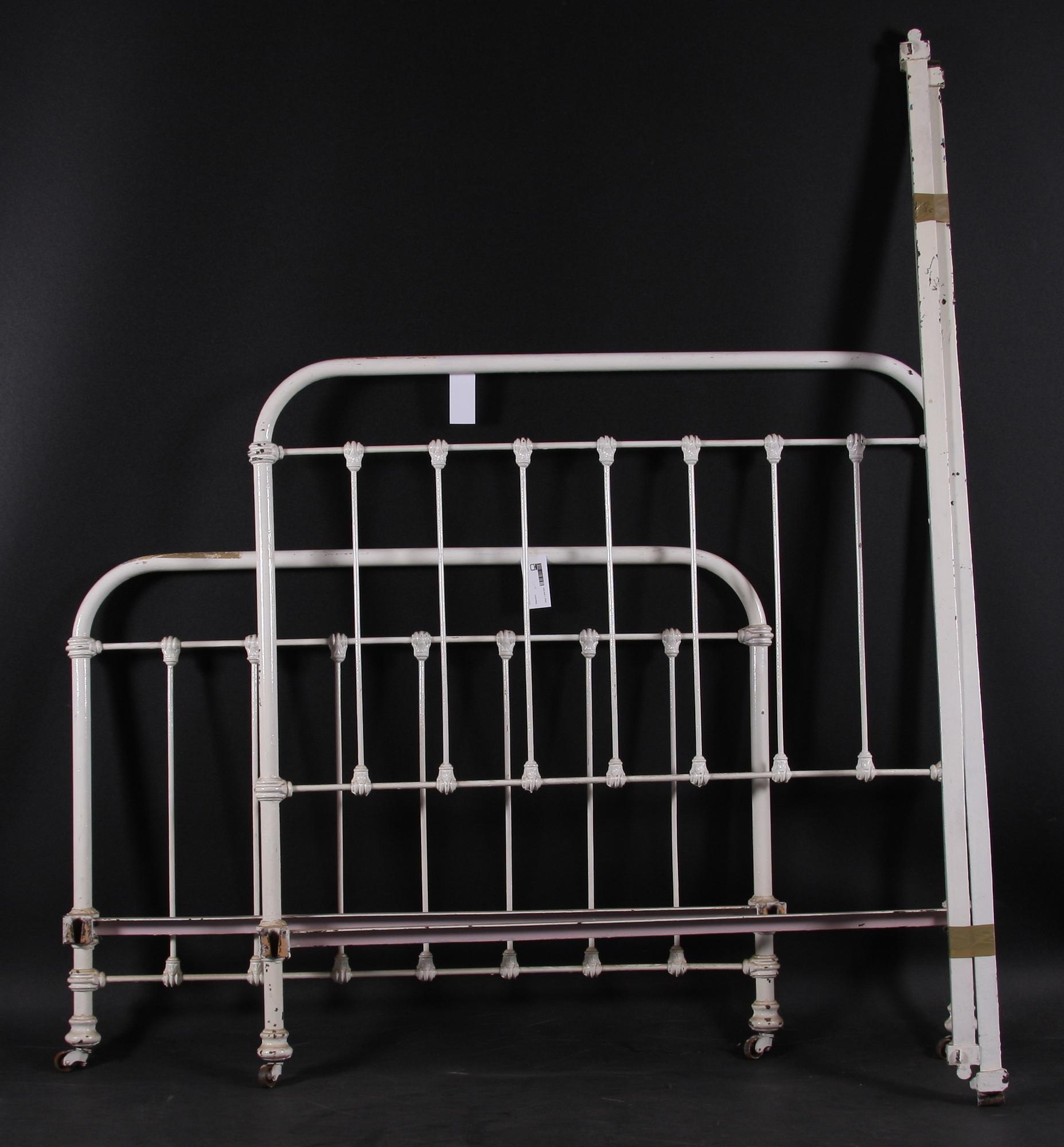 SÄNG, metall, 1900-tal.