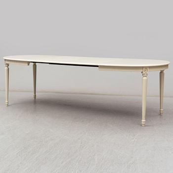 A dining table and 4 chairs, second half of the 20th century. 2 leaves included.