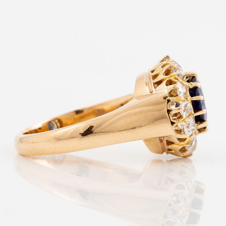 Ring carmosé, 18K guld med safir och gammalslipade diamanter.