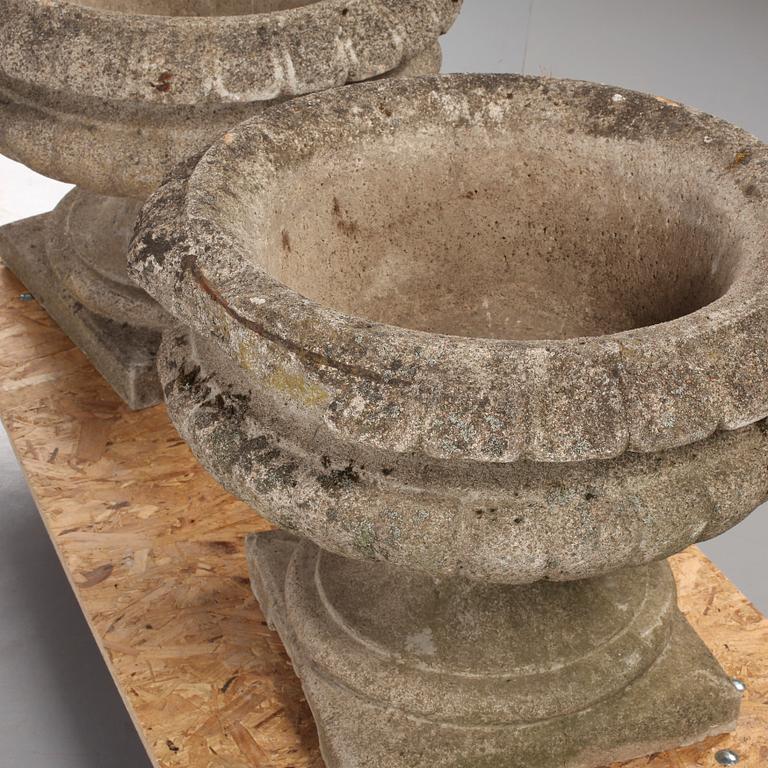 TRÄDGÅRDSURNOR, cement, 1900-talets första hälft.