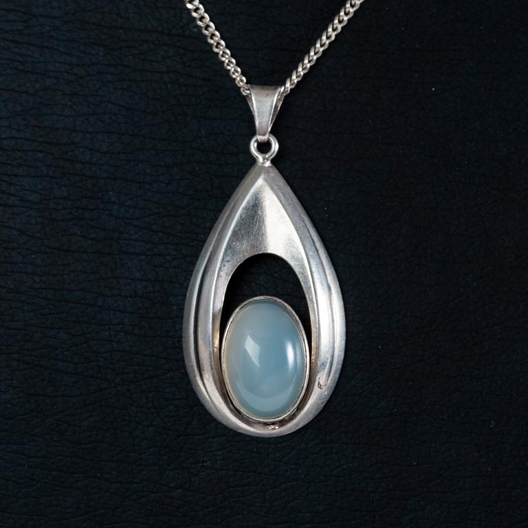 ARMRING, HÄNGEN 2 st, silver, månsten, ametist och emalj. E. Granit och A. Tillander.