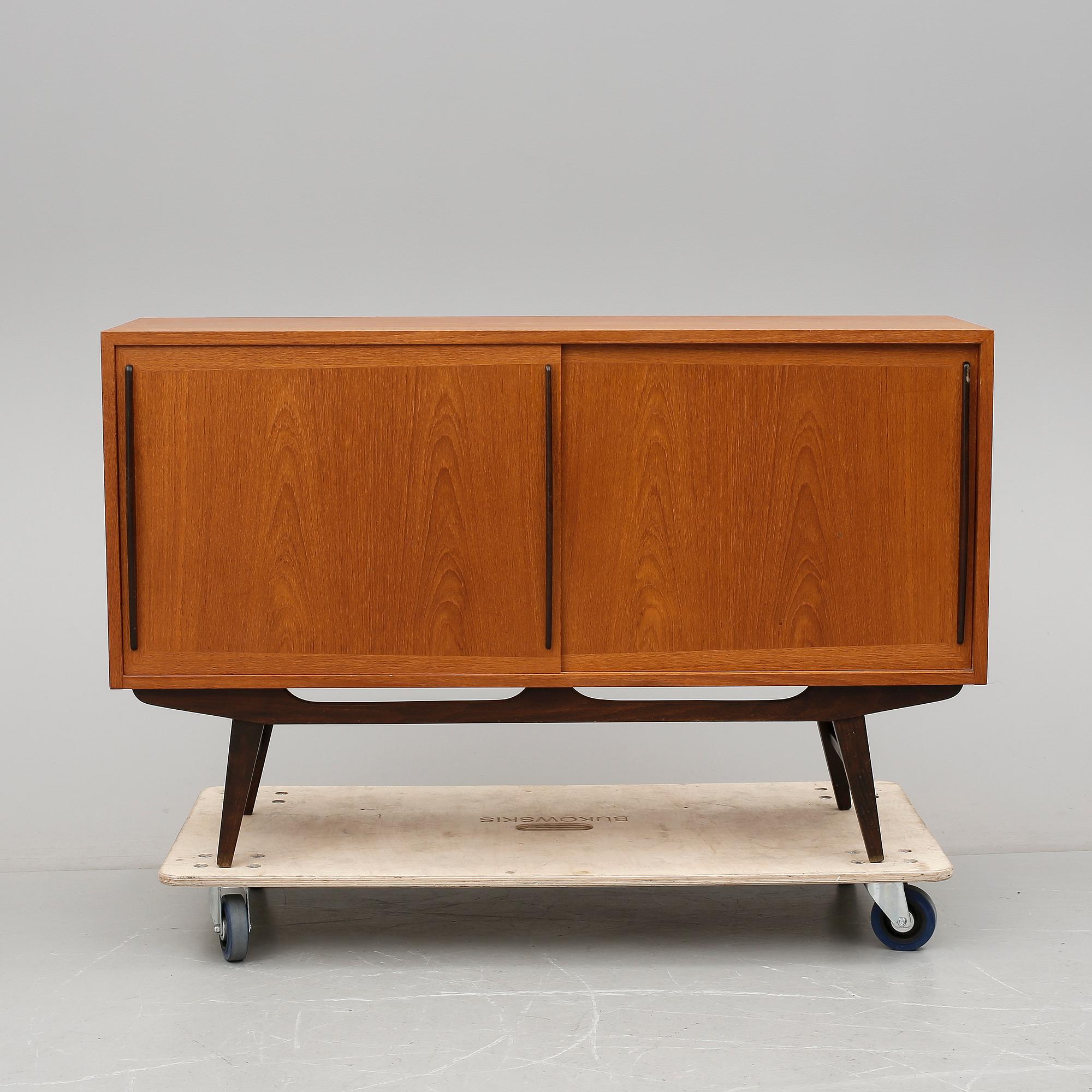 SIDEBOARD, 1900-talets mitt.
