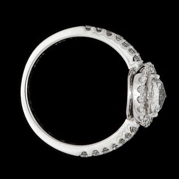 RING, rosenslipad diamant 0.52 ct samt briljantslipade diamanter tot. ca. 0.43 ct.
