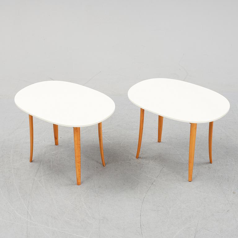 A pair of 'Ovalen' side tables by Carl Malmsten, end of the 20th Century.