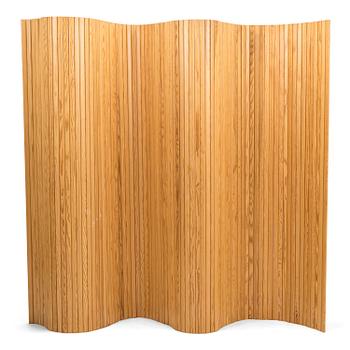 ALVAR AALTO, A late 20th century screen for Artek, Finland. Circa 150x200 cm.