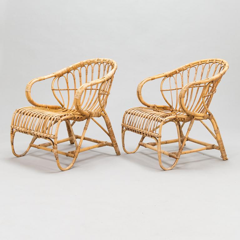 A pair of 1950/60s rattan lounge chairs.