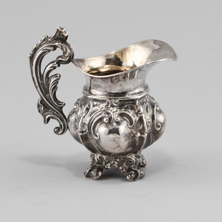 GRÄDDKANNA, silver, troligen Adolf Lilja, Stockholm, 1852. Vikt 165 g.