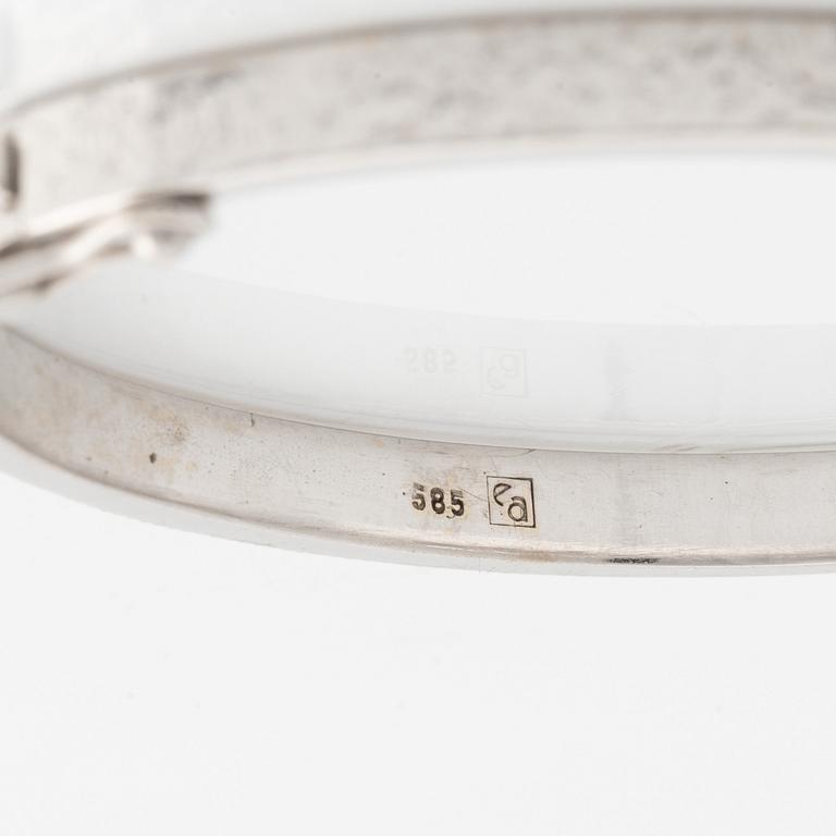 Armring 14K guld med runda briljantslipade diamanter.