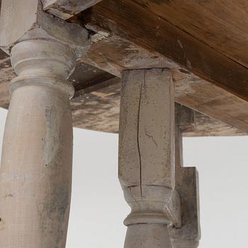 A gate leg table 18th/19th century.
