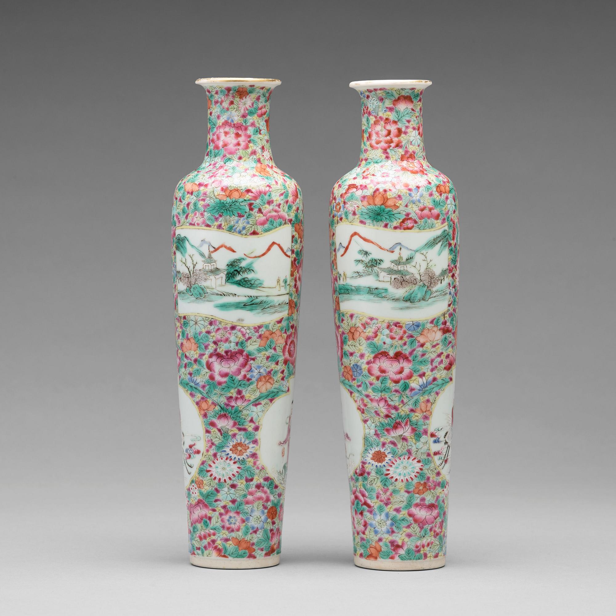 VASER, ett par, porslin. Qingdynastin, 1800-tal.