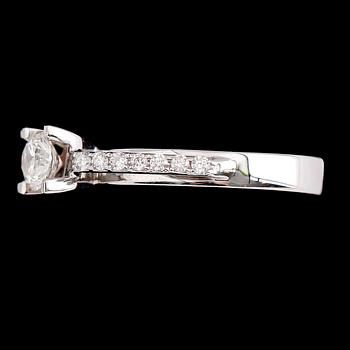 RING, 18 k vitguld, briljantslipade diamanter tot 0.40 ct.