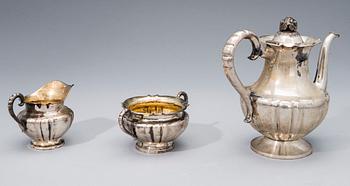 KAFFESERVIS, 3 delar, silver, Auran Kultaseppä Oy, Åbo, 1937-1938. Totalvikt 1137 g.