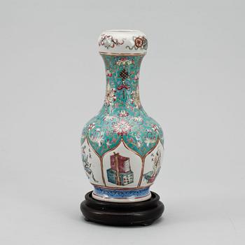 VAS, porslin, Kina 1800-talets andra hälft.