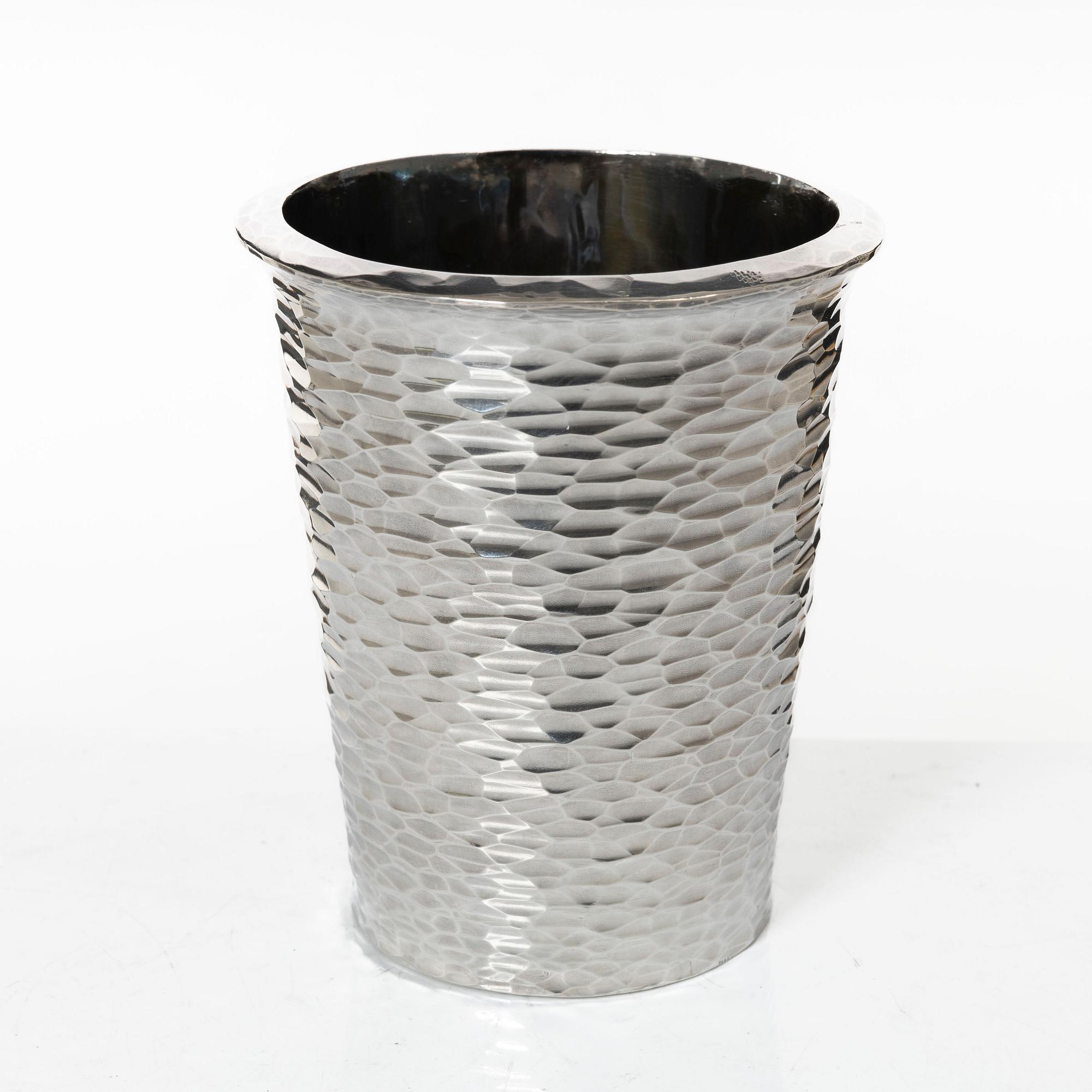 Bägare. sterlingsilver. Torbjörn Groth, Stockholm 1986.
