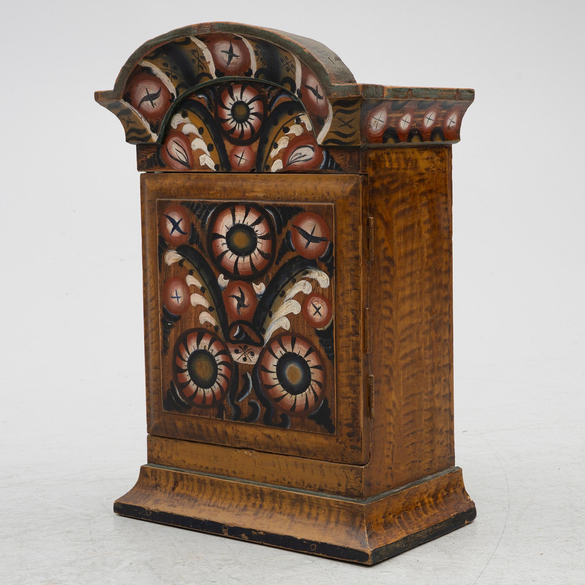 A hanging cabinet, 19th Century.